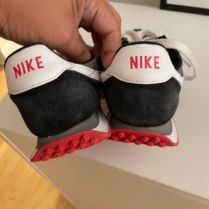 Big kids, Nike waffle trainer 2 sneaker sz 4.5